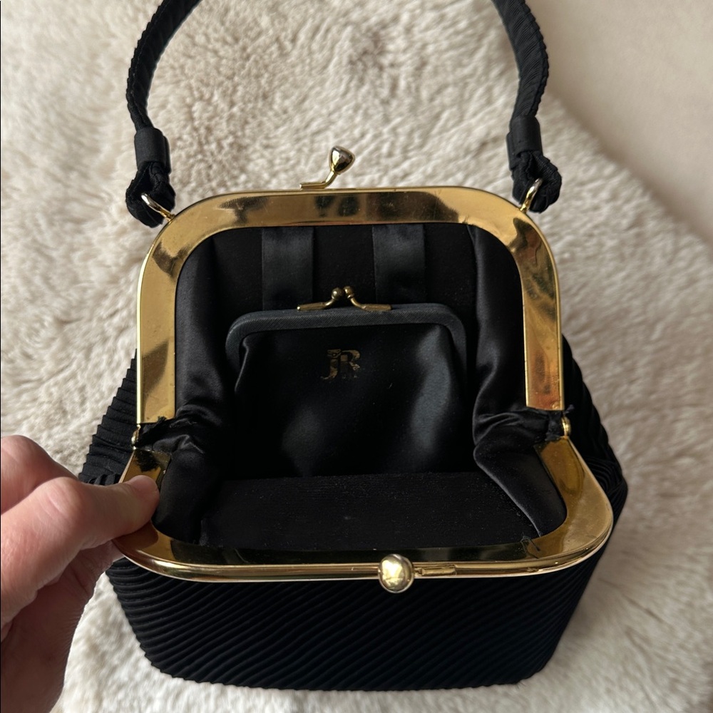 Elegant Vintage Kiss lock Black Handbag - Picture 4 of 4